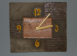 Zegar brązowy z tekstem